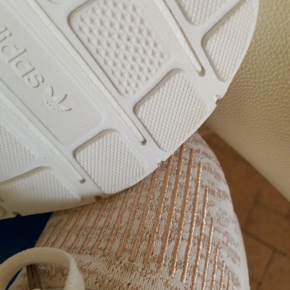 Size 7 Womens Adidas - Picture 5 of 6